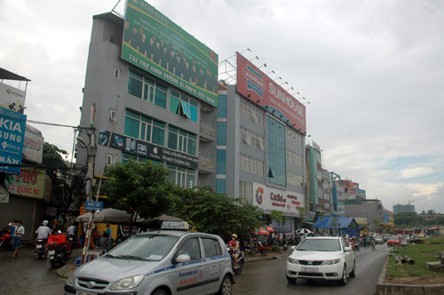 Ngôi nhà "siêu mỏng" bên đường Lê Đức Thọ - Hồ Tùng Mậu, quận Cầu Giấy, Hà Nội.