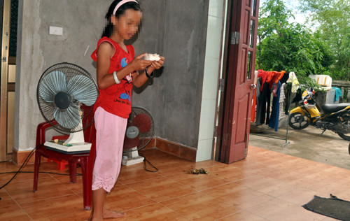 Bé V. bị kẻ đàn ông mất hết tính người hiếp dâm.