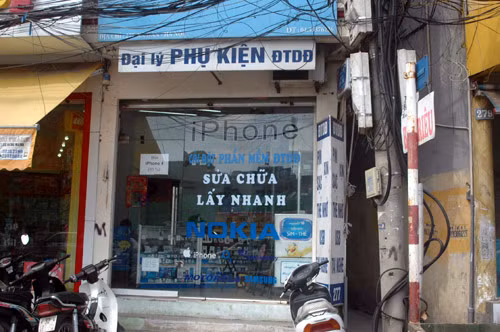 Cửa hàng điện thoại hơn 1m2 vẫn tồn tại.