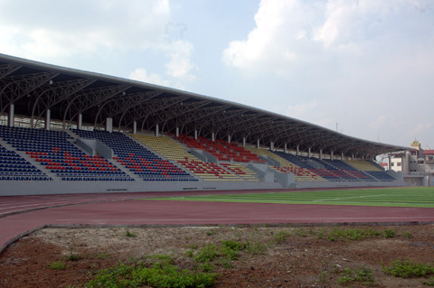 Một số mặt sân có phần hạn chế rải bê tông.