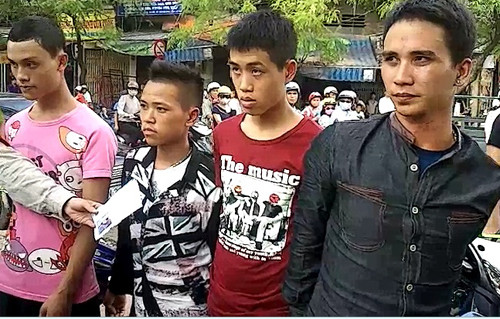 Nhóm thanh niên tàng trữ ma túy bị bắt.