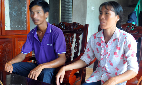 Vợ chồng anh K., chị N. trao đổi với PV về sự việc.