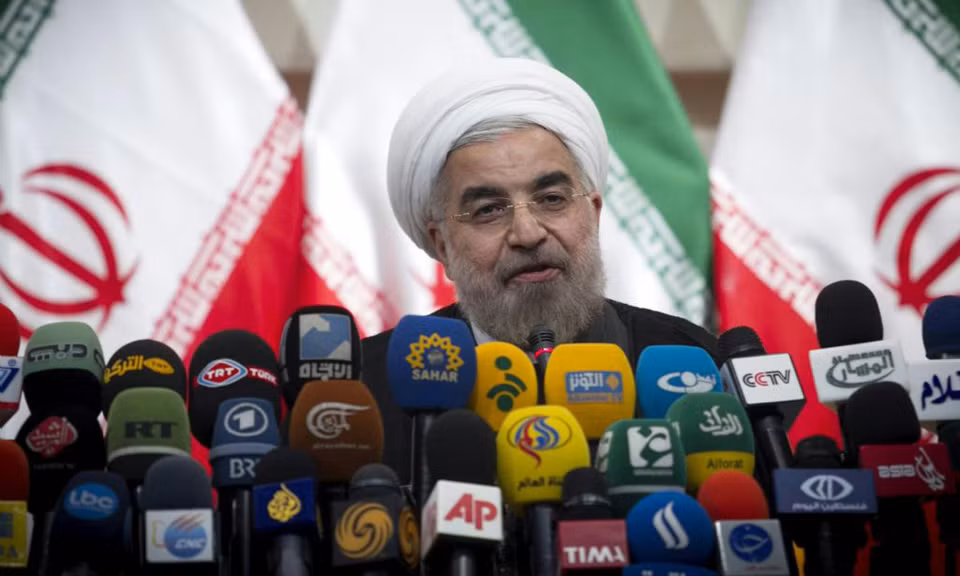 11. Ngày 24/11 đánh dấu thỏa thuận bước ngoặt trong vòng đàm phán hạt nhân Iran và nhóm P5+1. Theo đó, Iran đã đồng ý cắt giảm chương trình hạt nhân. Đổi lại, Mỹ và các nước đồng minh sẽ nới lỏng các điều khoản trong lệnh cấm vận đối với nước này. Tổng thống Iran Hassan Rouhani là người có đóng góp đáng kể tới việc này.