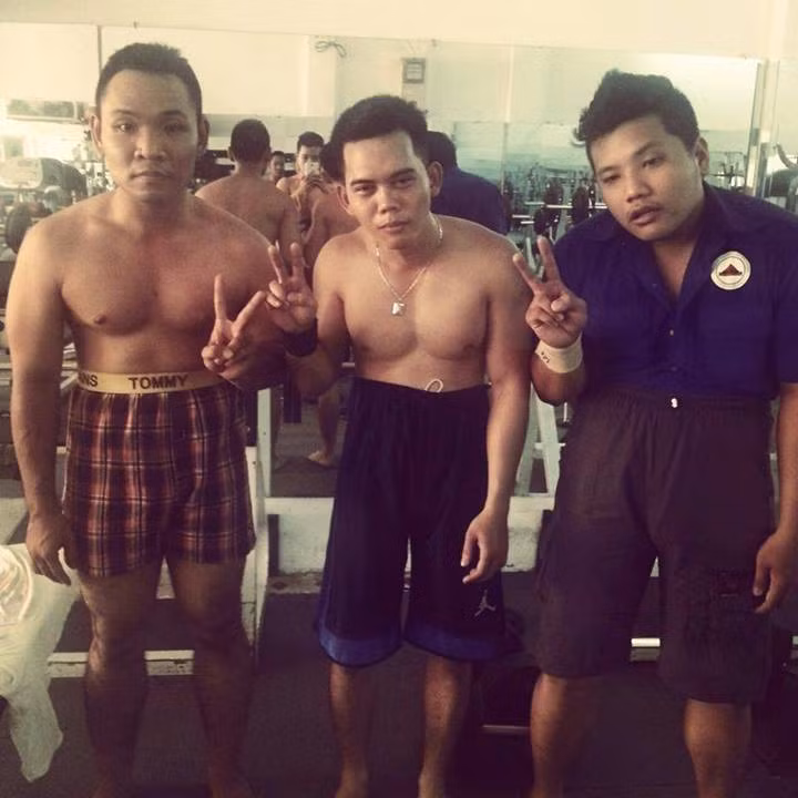  Trào lưu chụp ảnh mới này được dân mạng gọi bằng cái tên "Chụp như Phở" hay "Victori... nhăn nhở".