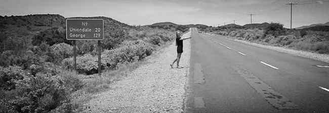  Uniondale Hitch-hiker - Con đường ám ảnh nhất. Những người dân địa phương kể lại rằng một phụ nữ đi trên con đường này với ý định leo núi ở ngọn núi phía trước, nhưng không may mắn, cô ta đột ngột bị mất tích giữa cuộc hành trình. Sau đó người ta cho biết cứ đi qua đoạn đường này là có cảm giác trên xe như có thêm một người cho dù bạn đi xe máy, xe đạp hay ô tô.