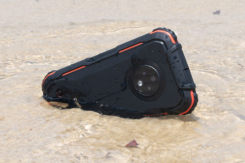 Cung cấp sức mạnh cho Doogee S35 là vi xử lý MediaTek MT6737V lõi tứ với tốc độ tối đa 1,25 GHz, GPU Mali-T720 MP1. RAM 2 GB/ROM 16 GB, có khay cắm thẻ microSD với dung lượng tối đa 256 GB. Hệ điều hành Android 10.