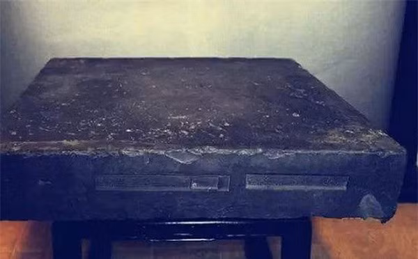 Gach lat san o Tu Cam Thanh co gia den 1,3 ty dong/vien-Hinh-2