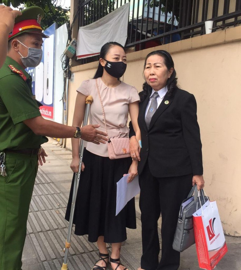 Bat thuong tu vu an tai xe Mercedes tong tiep vien hang khong-Hinh-3