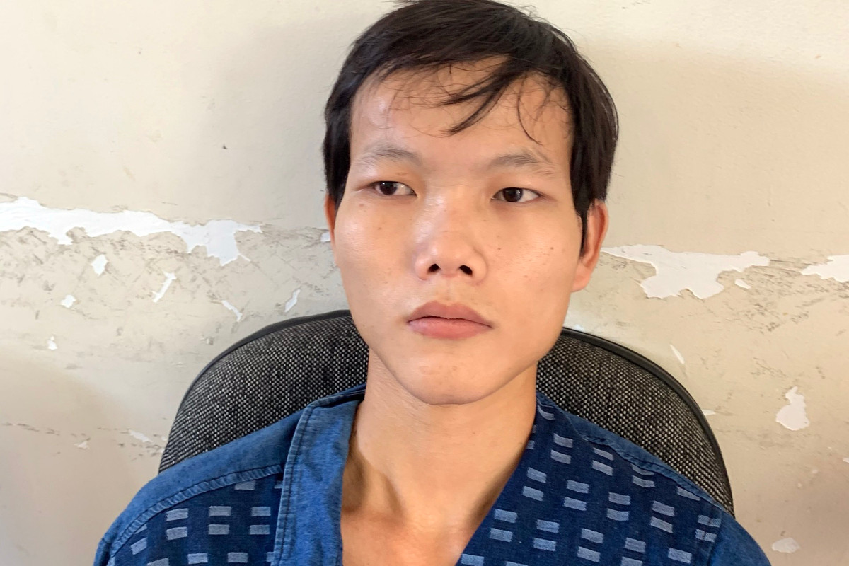 Be gai 9 tuoi bi ep chup anh khoa than