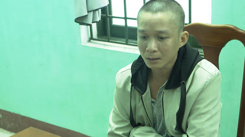 Bat doi tuong gia danh nhan vien san bay lua dao qua mang-Hinh-2