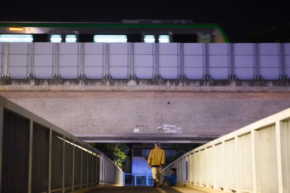 Thời gian đoàn tàu đi từ ga đầu (Yên Nghĩa) đến ga cuối (Cát Linh) hết 30 phút. Trước khi dừng khai thác vào 23h, tất cả tàu sẽ về bến cuối là depot Yên Nghĩa.