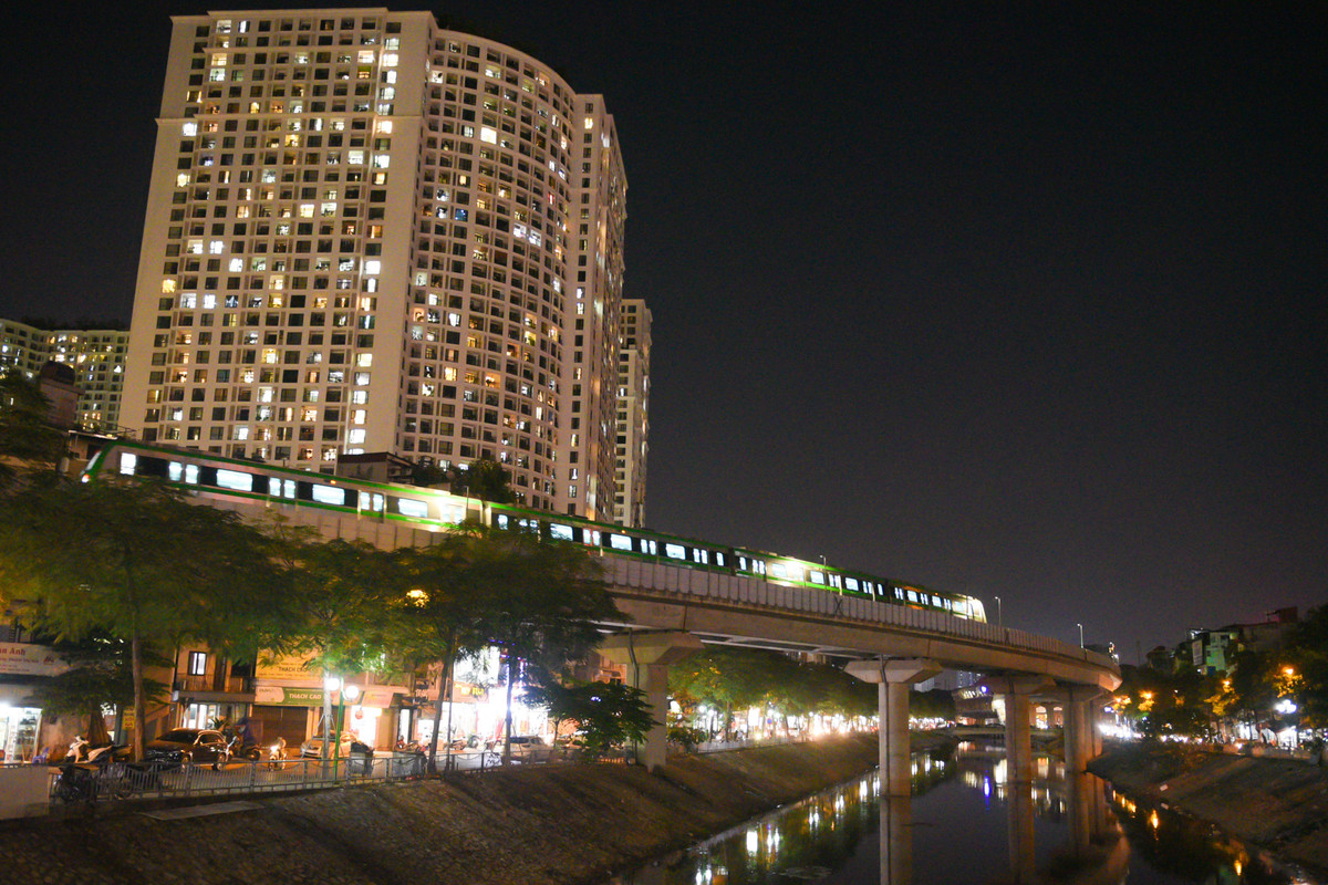 Đoàn tàu được vận hành từ 5h và kết thúc vào 23h hàng ngày.