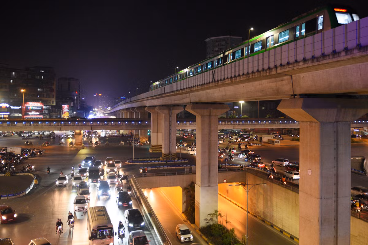 Tuyến đường sắt trên cao được người dân chờ đợi suốt thời gian dài với hy vọng đạt hiệu quả cao về vận chuyển, đồng thời giảm thiểu mức độ ùn tắc giao thông tại Hà Nội hiện nay.