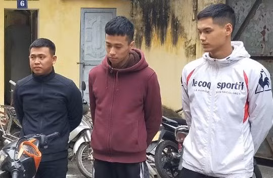 Trieu tap nhom nem chat ban vao nha phong vien o Thanh Hoa