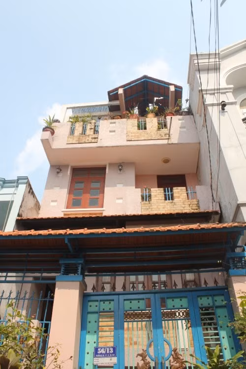 Theo ông Thuận thì căn nhà của mình không phải cao nhất khu vực thường xuyên có máy bay cất hạ cánh vào sân bay quốc tế Tân Sơn Nhất.