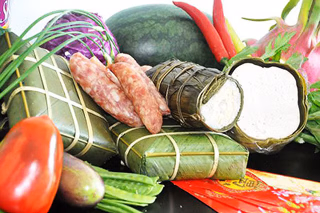 Nhu cau mua sam Tet cao, thuc pham dong loat tang gia phi ma