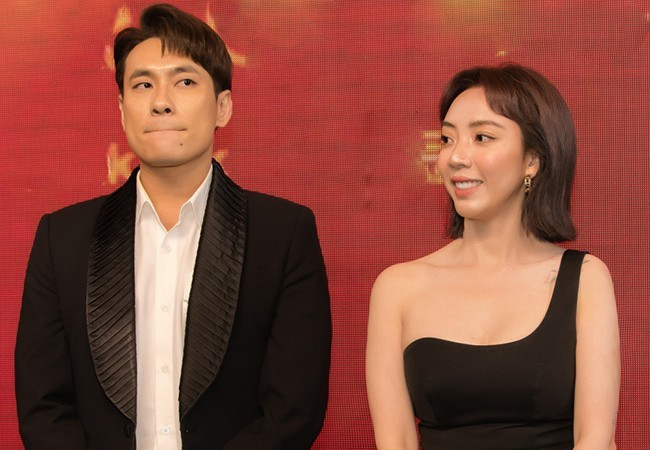 Thu Trang chia se ve canh khoa moi dau tien voi Kieu Minh Tuan