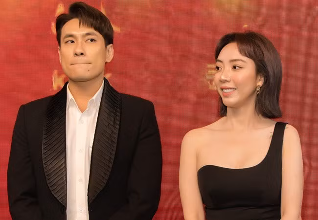 Thu Trang chia se ve canh khoa moi dau tien voi Kieu Minh Tuan