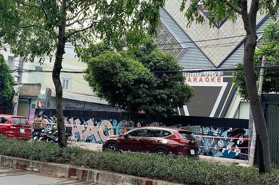 Mot nguoi bi dam chet tai quan karaoke o TP Thu Duc