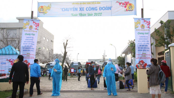 Am ap nhung chuyen xe “0 dong” dua cong nhan ve que don Tet-Hinh-3