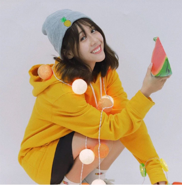 Sau khi tốt nghiệp đại học, Hậu Hoàng dành thời gian để làm vlog cũng như một số video hài hước tải lên YouTube. Từ đó đến nay, cô nàng luôn được biết đến với vai trò YouTuber đình đám, sở hữu cả triệu lượt xem và thường xuyên lọt top trending.