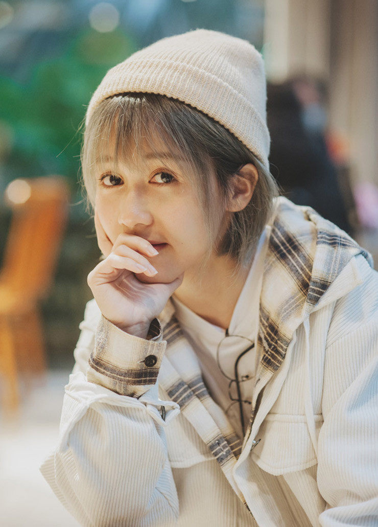 Cô cũng khẳng định nếu các clip nước ngoài nhận được khoảng 1 tỷ thì con số mà kênh của cô nói riêng và các YouTube Việt Nam nói chung chỉ khoảng 50 triệu đồng.