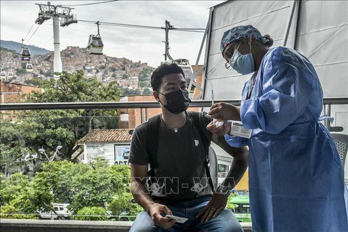 COVID-19 tới 6h sáng 7/1: Thế giới vượt 300 triệu ca mắc - Hình 12 COVID-19 toi 6h sang 7/1: The gioi vuot 300 trieu ca mac-Hinh-12