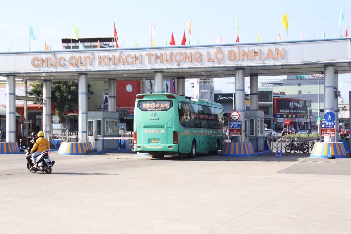 Can Tet, khach de mua ve tau, xe trong ghe ‘ngong’ khach-Hinh-11