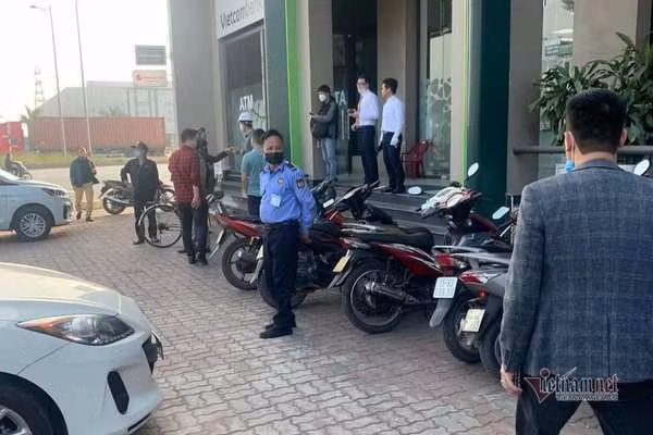 Cuop ngan hang o Hai Phong, nghi pham cam theo vat nghi sung