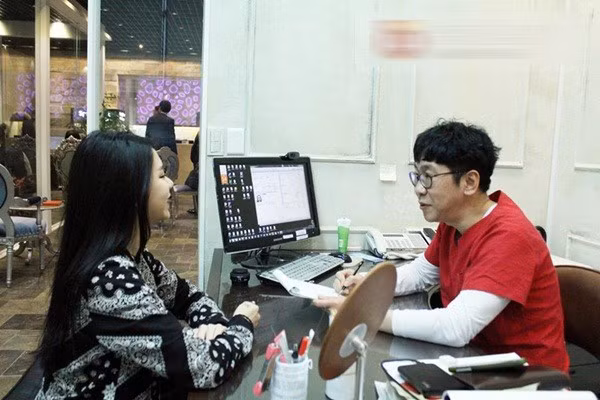 Trong một năm trở lại đây, phẫu thuật thẩm mỹ Hàn Quốc có một bước tiến mới về cách tái tạo khuôn mặt V-line không cần phẫu thuật.