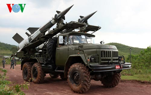 Xe tải chở tên lửa đến bệ phóng. Dự án Cải tiến tổ hợp tên lửa phòng không Petrora S-125 và tăng hạn sử dụng đạn tên lửa phòng không Petrora được triển khai thực hiện từ năm 2008, với mục tiêu tăng khả năng bám bắt mục tiêu, giảm thời gian triển khai khí tài, đặc biệt là khả năng chống nhiễu phức tạp.