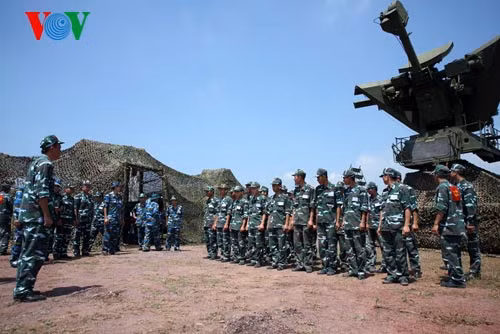 Trong ảnh, Trung đoàn 213 tập trung lực lượng sẵn sàng thực hiện nhiệm vụ.