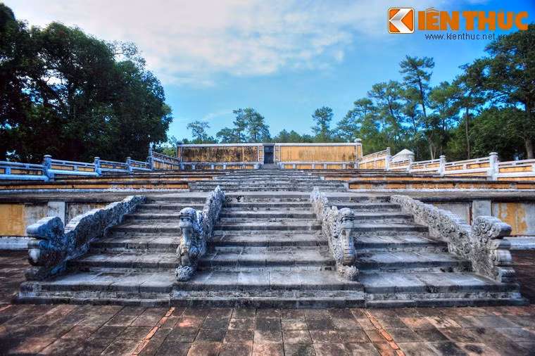 Bac tam cap o lang mo cac vua Nguyen co gi dac biet?