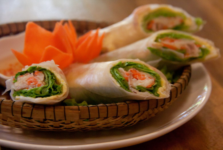 Nem cuốn là món ăn rất tinh tế, từng được CNN xếp vào danh mục 50 món ăn ngon nhất thế giới.