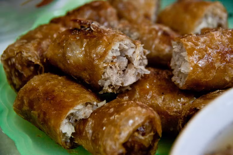 Nem rán, được phương Tây gọi là "nem mùa đông" để phân biệt với nem cuốn hay "nem mùa hè".