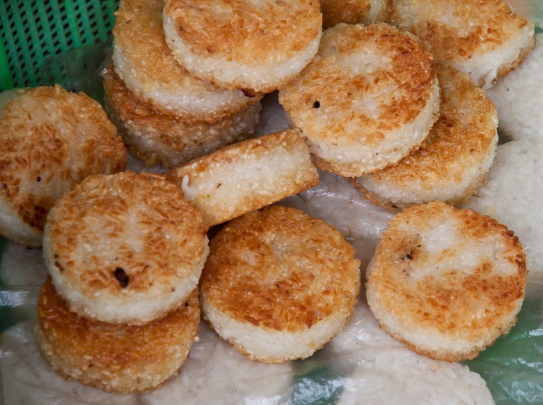 Bánh gạo nếp rán ở Kontum.