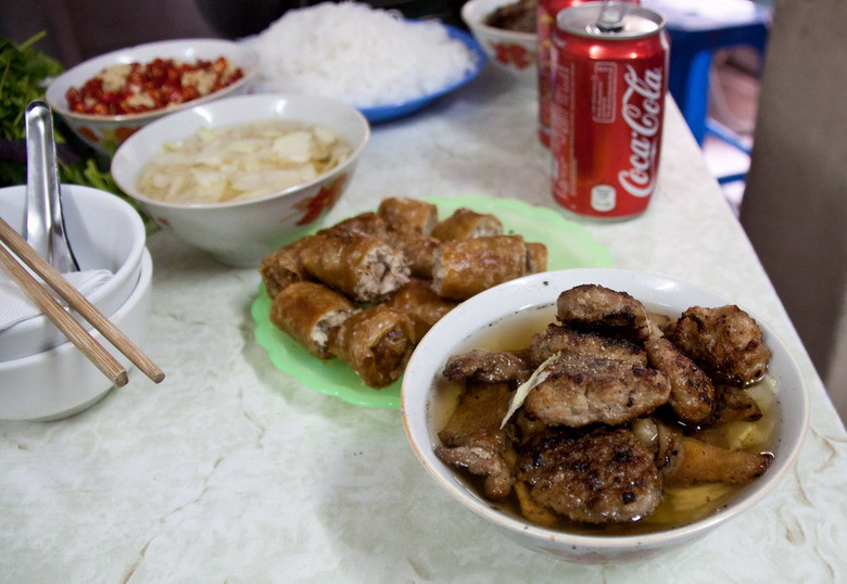 Bún chả hay bún thịt nướng theo cách gọi miền Nam, một trong những món bún được ưa chuộng nhất ở Việt Nam.