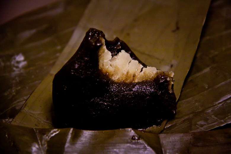 Bánh ít lá gai, món bánh ngọt đặc sản ở khu vực miền Trung. Ở miền Bắc, món bánh này có hình vuông và dẹt.