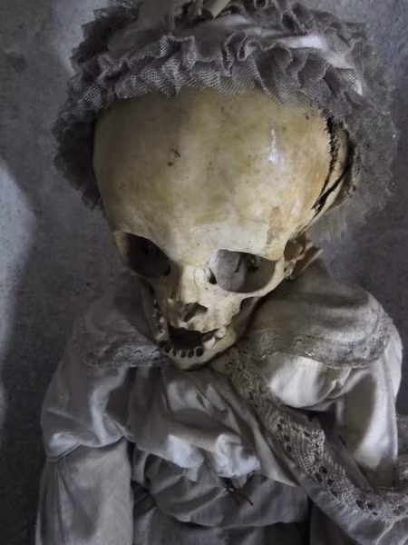 Nhiều xác ướp tồn tại hàng trăm năm nhưng vẫn toát lên địa vị sang trọng của mình bằng bộ trang phục làm từ chất liệu vải cao cấp và đắt tiền.