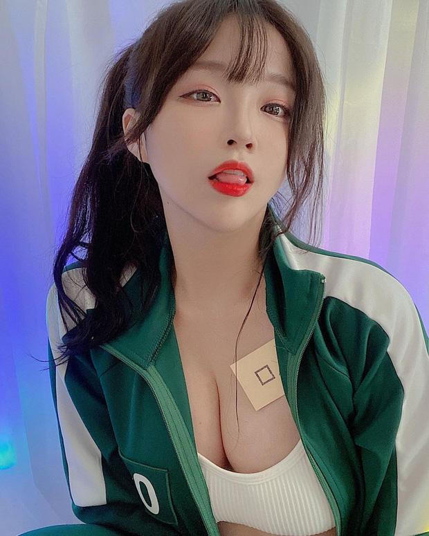 Streamer cosplay 'Squid Game' khiến người xem 'ngộp thở' - Hình 2 Streamer cosplay 'Squid Game' khien nguoi xem 'ngop tho'-Hinh-2