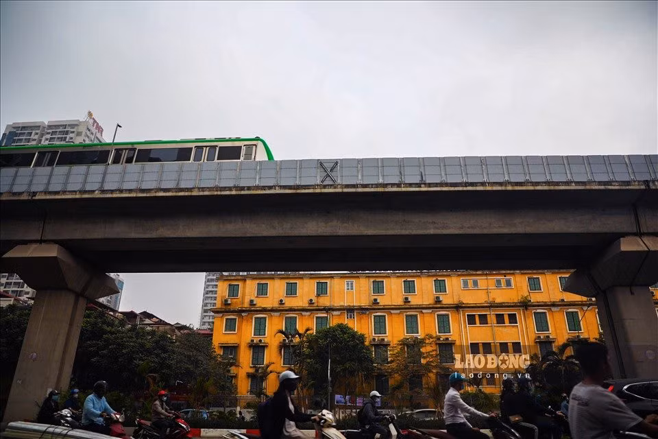 Về nguyên nhân dự án chậm tiến độ, Bộ GTVT nêu rõ dự án chậm tiến độ, đội vốn khiến dư luận bức xúc. Cụ thể là việc giải phóng mặt bằng chậm; quy định của Việt Nam về hình thức hợp đồng EPC (thiết kế, cung cấp thiết bị và thi công) chưa rõ ràng, có nhiều khác biệt với thông lệ quốc tế nên hợp đồng EPC ký kết ban đầu chưa hoàn chỉnh, thiếu chặt chẽ, chưa đúng với bản chất hợp đồng EPC.