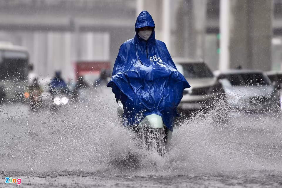 Nhiệt độ tại Hà Nội sáng sớm nay chỉ ở mức 20 độ C, nhiều người bất ngờ với cái lạnh như mùa đông.