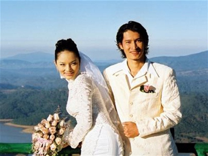 Huy Khánh đảm nhận vai Thái - một chàng trai lãng tử, được rất nhiều cô gái si mê trong phim "Dốc tình". Tuy nhiên, Thái lại phải lòng Thu - cô gái đáng thương, phải chấp nhận làm bồ nhí cho gã chủ nợ để cứu gia đình khỏi phá sản. Sau rất nhiều biến cố, cuối cùng cặp đôi cũng đến được với nhau.