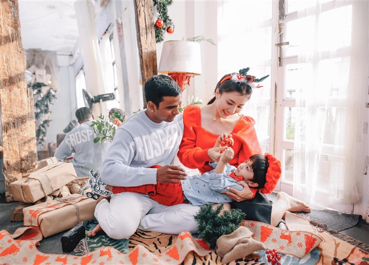 Hiện tại, Nguyệt Ánh đang có cuộc hôn nhân hạnh phúc bên chồng người Ấn Độ và cậu con trai kháu khỉnh. Kể từ khi lập gia đình, cô hạn chế việc đóng phim để dành thời gian chăm sóc con.