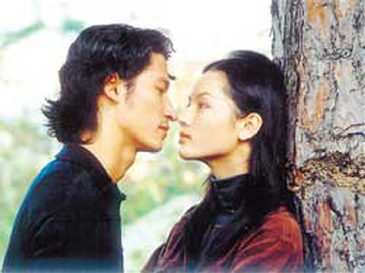 Trước khi đến với phim "Dốc tình", Bảo Hòa được coi là hiện tượng của làng mốt Việt. Cô sinh năm 1985, cao 1,7 m. Sở hữu vóc dáng mảnh mai, gương mặt sắc sảo, lạnh lùng nên ngay từ khi mới học lớp 11, cô lọt vào mắt xanh của Giám đốc sáng tạo người Pháp - Henri Hubert. Kể từ đó, Bảo Hòa trở thành người mẫu đắt giá. Trong phim "Dốc tình", Bảo Hòa vào vai Thu - người con gái có mối tình lãng mạn với Thái (Huy Khánh).