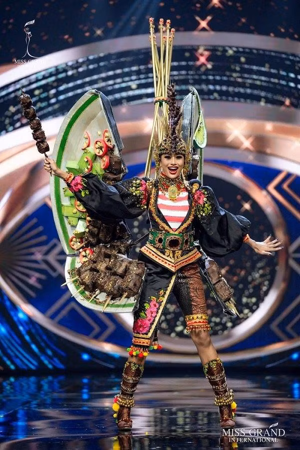 Ngắm trọn BST đầm dạ hội từ bánh miền Tây cho các nàng hậu - Hình 10 Ngam tron BST dam da hoi tu banh mien Tay cho cac nang hau-Hinh-10