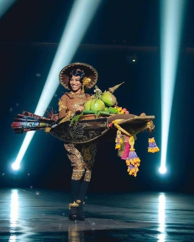 Ngắm trọn BST đầm dạ hội từ bánh miền Tây cho các nàng hậu - Hình 9 Ngam tron BST dam da hoi tu banh mien Tay cho cac nang hau-Hinh-9