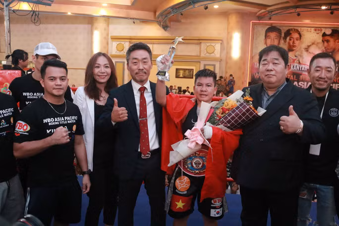 Vo si Nguyen Thi Thu Nhi gianh dai WBO the gioi, lap chien tich lich su