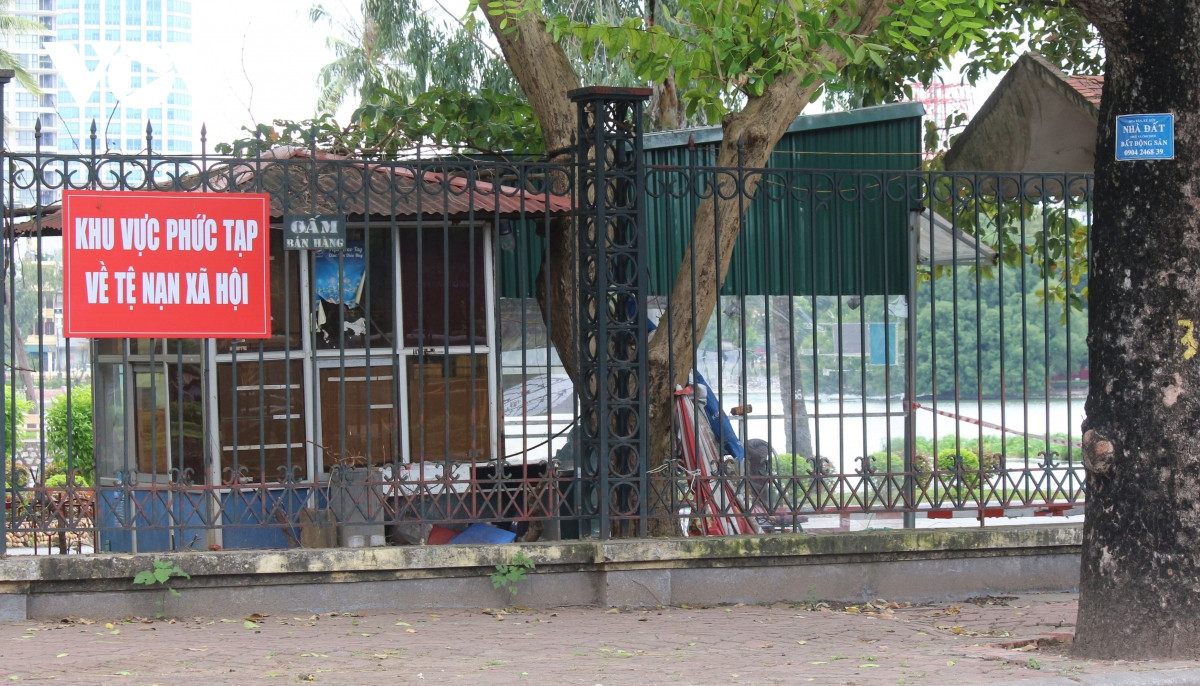 Do mat…vi noi dung nhung bien cam quanh cong vien Thong Nhat-Hinh-3