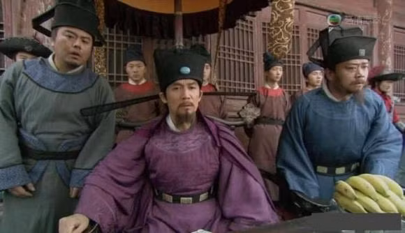 Tai sao Bao Cong cung co the mac trang phuc giong cua vua?